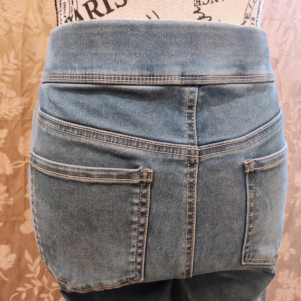 Gloria Vanderbilt All Around Slimming Effect Avery Jeans, Size 8, Used - Picture 5 of 8